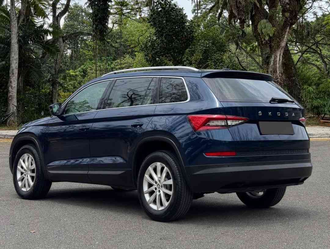 SKODA Kodiaq 1.4 TSI Ambition Plus 7-Seater (A) (Category: Used Cars) located in Singapore. Submitted by carousell_certified_partners (Listing ID 1464180447, Image 3). Description: Big on space,big on comfort! Spacious 7-seater with generous cabin and boot space,offiering the perfect balance of comfort,practicality and European driving fell. Previous owner was a true car enthusiast who recently upgraded a Nissan Serena with us. This Kodiaq has be