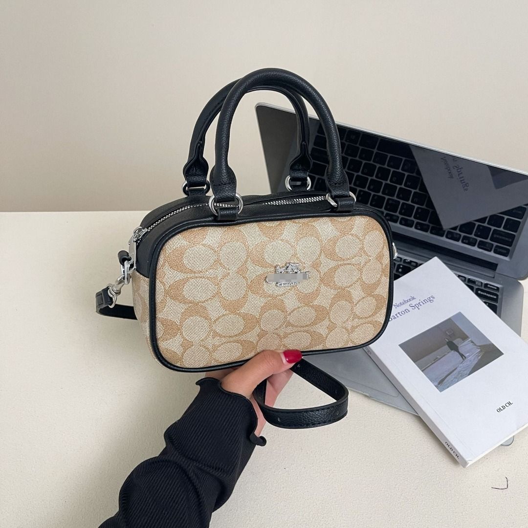Sling Bag for Women (Category: Cross-body Bags) located in Quezon City. Submitted by evea_08fashion (Listing ID 1464191388, Image 2). Description: .