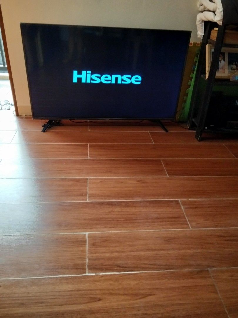 Smart TV_Hisense (Category: TV) located in Manila. Submitted by miemac_08 (Listing ID 1464345770, Image 2). Description: lightly used, smart tv and easy to connect sa mga apps and wifi. NO ISSUE..