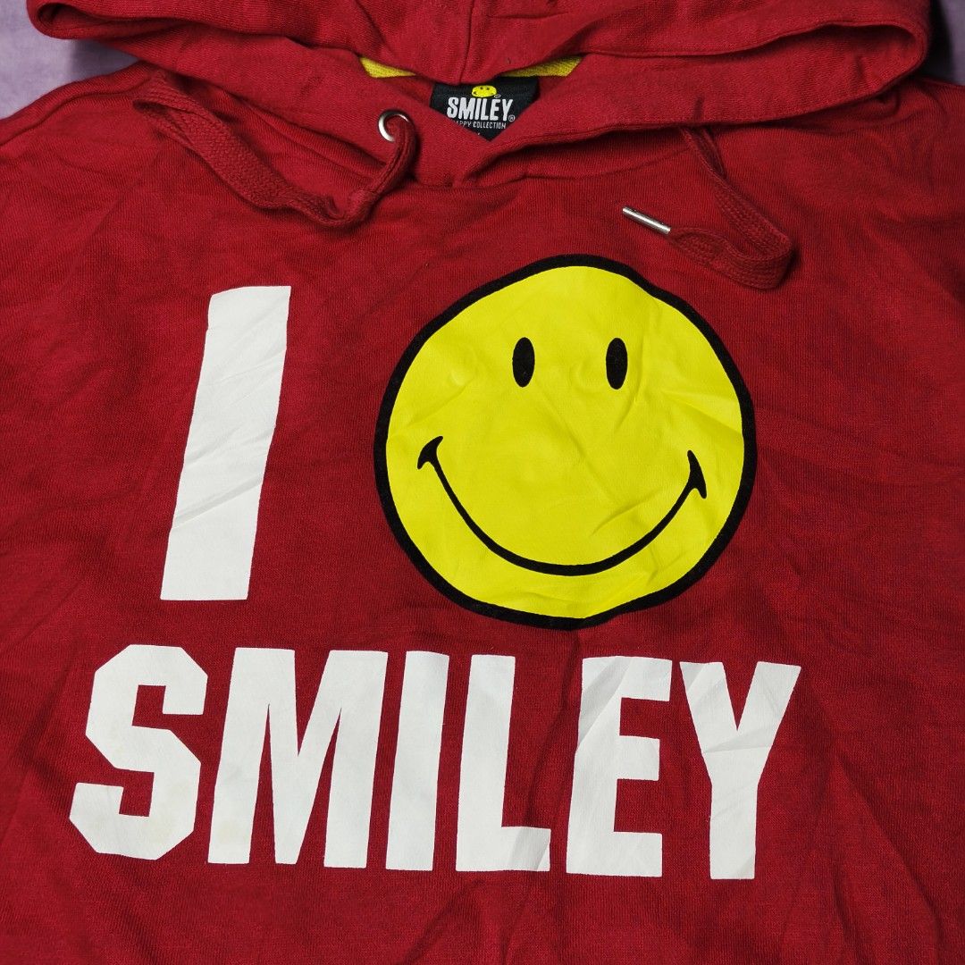 Smiley X Giordano pullover hoodie (Category: Coats, Jackets and Outerwear) located in San Jose. Submitted by dripdropph22 (Listing ID 1464290618, Image 2). Description: Smiley X Giordano 349+sf Color rate 9.9/10 Unli vouche sa messenger Unli Vc sa messenger.