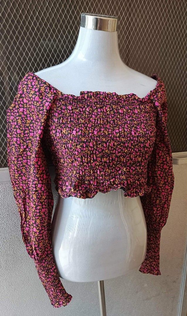 Smocked Floral Square Neck Crop Top (Category: Sleeveless) located in Cebu City. Submitted by violacloset (Listing ID 1464270126, Image 2). Description: Measurements: length: 17 width: 16 arm length: 27 garterized stretchable.