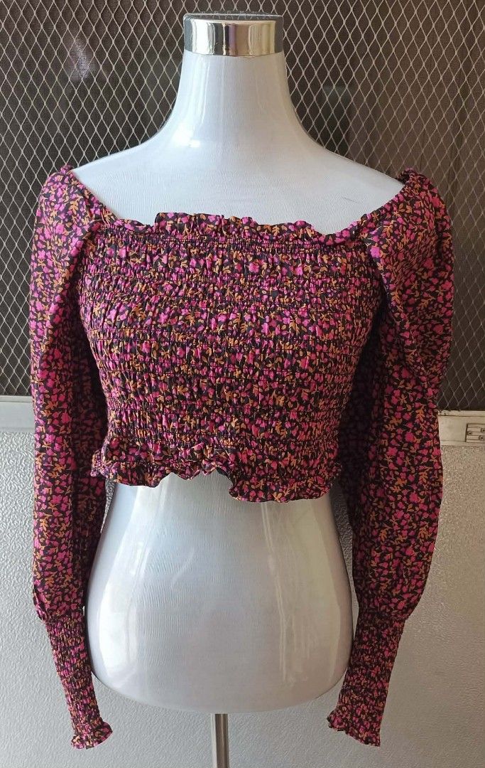Smocked Floral Square Neck Crop Top (Category: Sleeveless) located in Cebu City. Submitted by violacloset (Listing ID 1464270126, Image 1). Description: Measurements: length: 17 width: 16 arm length: 27 garterized stretchable.