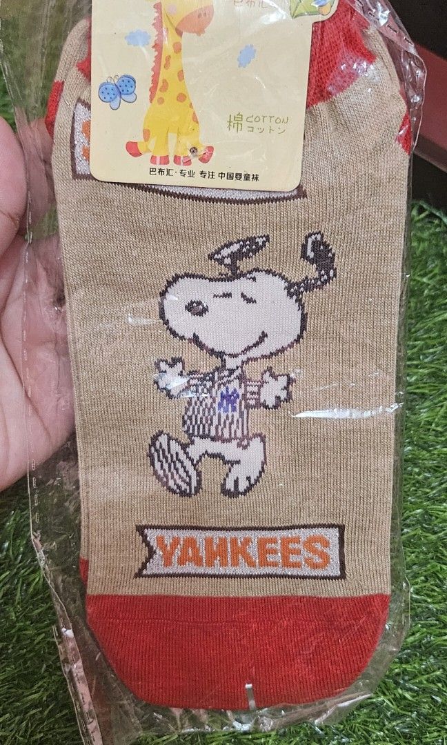 Snoopy socks (Category: Socks & Tights) located in Umingan. Submitted by liezelsona48963 (Listing ID 1464303863, Image 2). Description: Snoopy socks fits to adult mop gcash.