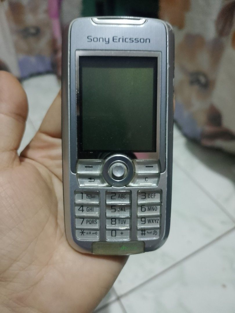 Sony Ericsson vintage phone (Category: Early Generation Mobile Phones) located in Manila. Submitted by caaths_collection (Listing ID 1464191252, Image 2). Description: - AS IS, What You See Is What You Get No return, no refund. .