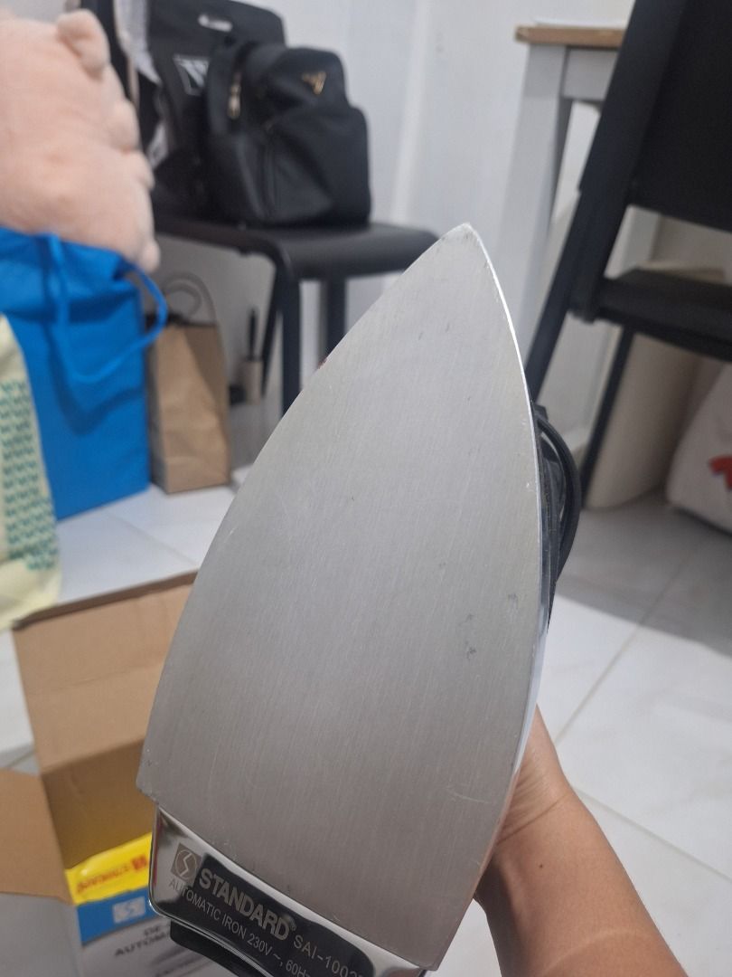 Standard SAI-1002B De-Luxe Automatic Iron (Category: Irons & Steamers) located in Quezon City. Submitted by camille_cr (Listing ID 1464203823, Image 2). Description: - Standard De-Luxe Automatic Iron - Model: SAI-1002B - Power: 1000W - Voltage: 230V - Frequency: 60Hz - Includes original box - Includes warranty card - Ideal for everyday ironing needs.
