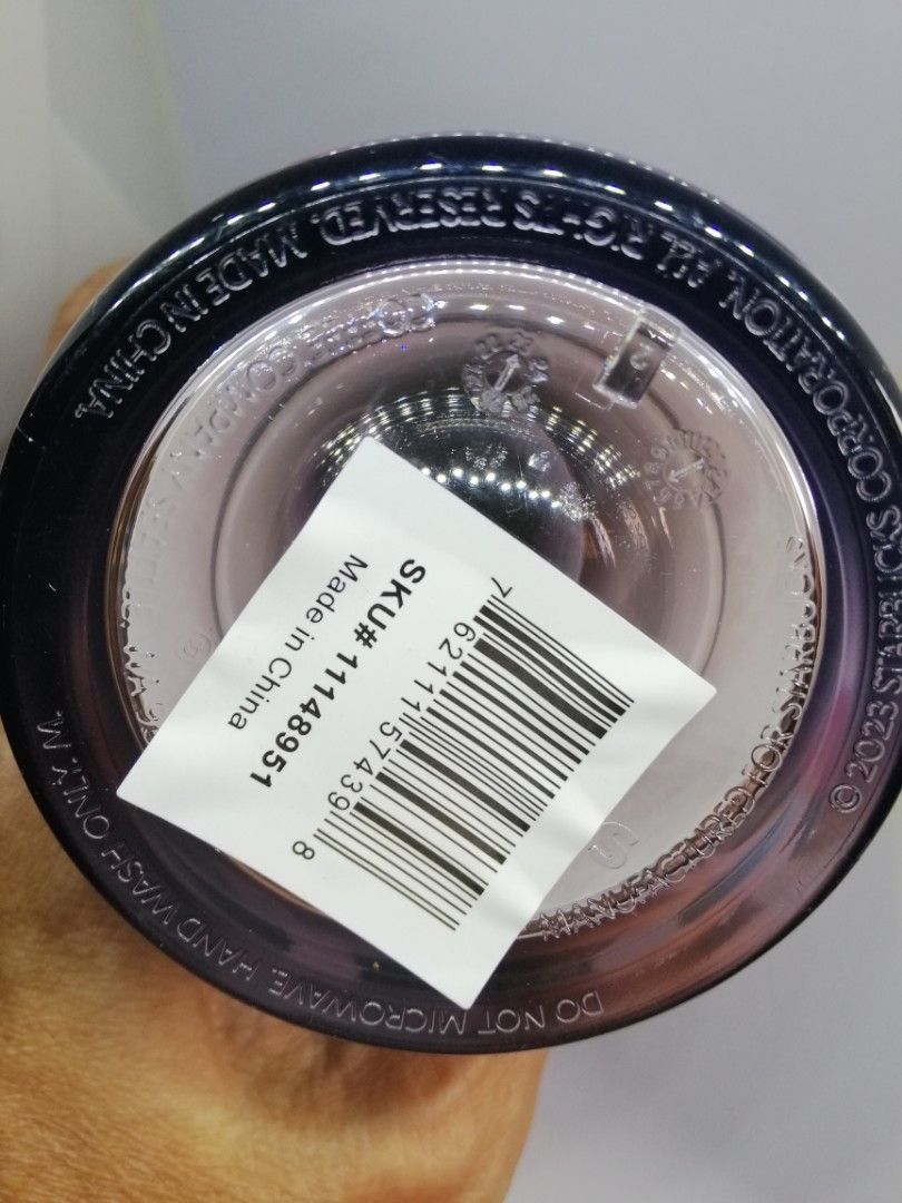 Starbucks tumbler 12 oz (Category: Other Merchandise) located in Quezon City. Submitted by goldencity1964 (Listing ID 1464212185, Image 3). Description: Starbucks Acrylic RED CUP RELEASES 2023 CHRISTMAS Blissfull Homecoming Collection Green Flip lid (still very tight) Original Authentic Starbucks merch. Has markings see pics Still Has starbucks tumbler instruction card WYSIWYG SCAN PICS PLEASE.