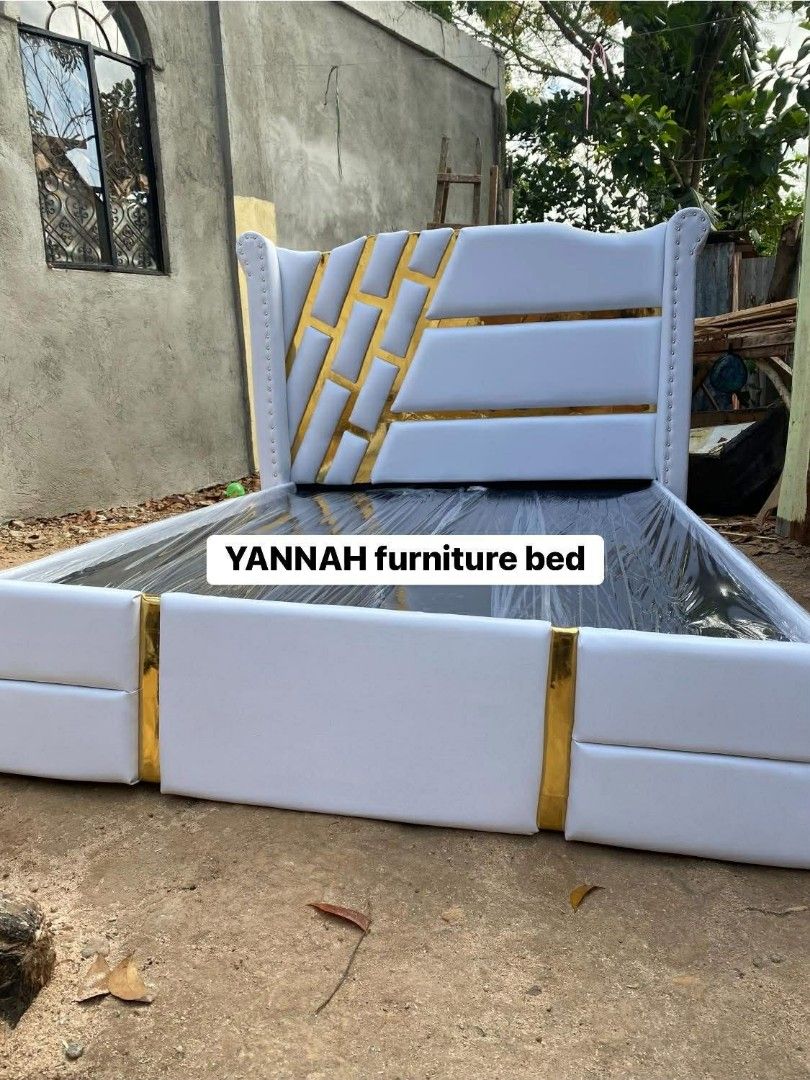 Starting price (Category: Bed Frames & Mattresses) located in Marikina City. Submitted by eannacruz27 (Listing ID 1464159041, Image 3). Description: ❕BERMONTH SALE SALE SALE❕ Would you like to sleep like this, especially in the cold season ☃️come and order a bed frame from us Good Quality And you won't regret it Besides from queen or king size we still have freebies on the side table💕So More inquires now ▫️freedelivery depends on the distance fr