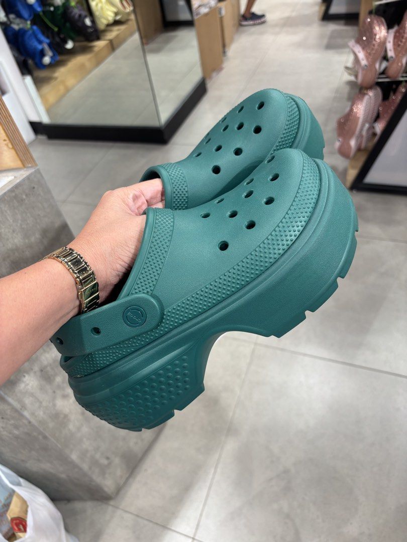 Stomp Clogs w8 (Category: Wedges) located in Marikina City. Submitted by joanneariate (Listing ID 1464250963, Image 1). Description: W8 Brand new Stomp Clogs Emerald green.
