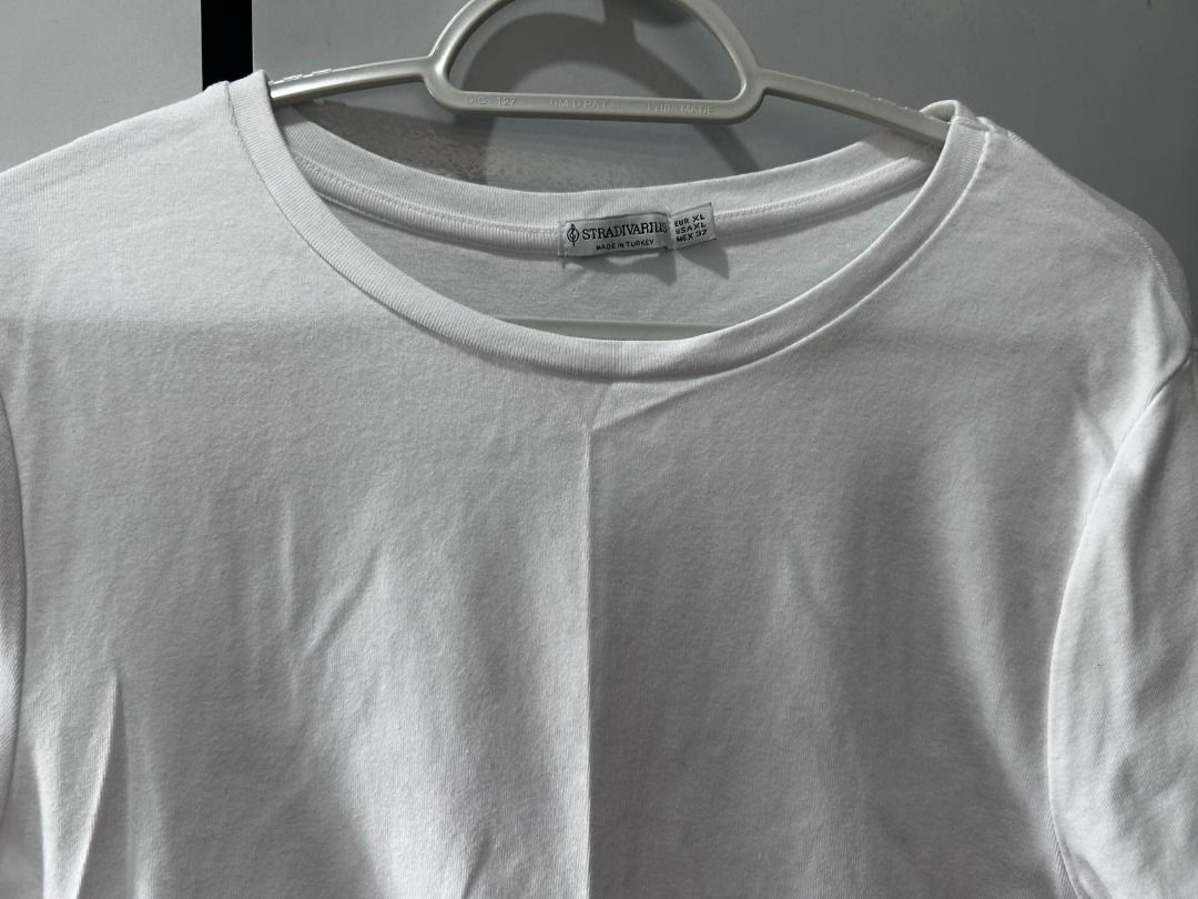 Stradivarius Basic White Cropped Tee (Category: Shirts) located in Pasig City. Submitted by ladyleslieisletavelarde4902 (Listing ID 1464225277, Image 2). Description: Essential plain white short-sleeve crop tee. Super versatile, comfortable, and easy to pair with any bottom! Brand: Stradivarius Tag Size: Tag Size: XL (EUR XL / USA XL / MEX 32)| Fits in Medium Purchase direct from store. MOP: Gcash / Bank Transfer Delivery: SF shouldered by buyer 
