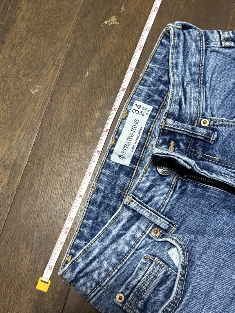 Stradivarius Blue Denim Jeans Size 34 (Category: Jeans) located in Manila. Submitted by fm1245 (Listing ID 1464275807, Image 2). Description: - Brand: Stradivarius - Color: Blue Wash Denim - Fit: Straight Leg - Size: eu 34 - Style: Classic and versatile - Occasion: Perfect for everyday wear.
