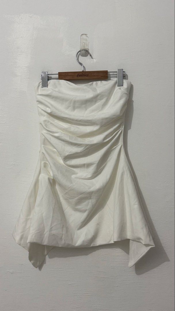 Strapless Ruched Mini Dress (Category: Dresses) located in Cordova. Submitted by thedecluterrer (Listing ID 1464139213, Image 3). Description: .