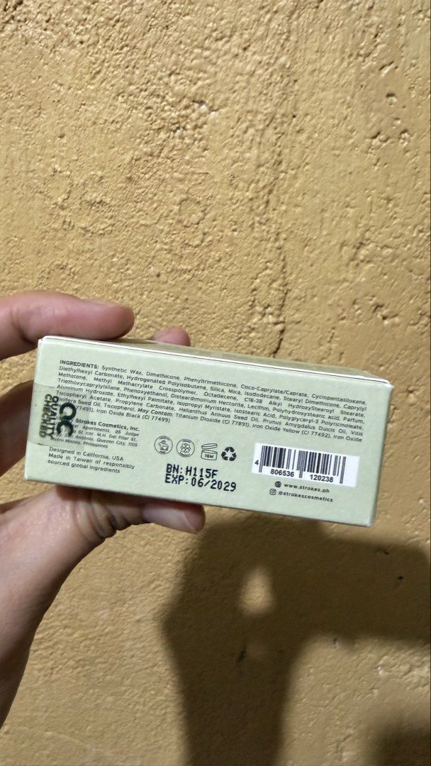 Strokes contour stick (peanut) (Category: Makeup) located in Valenzuela. Submitted by buythispls (Listing ID 1455794222, Image 2). Description: Cool taupe/brown contour, perfect for seamless natural contour. - brand new (sealed) - rfs: accidentally ordered another one 🥲 .