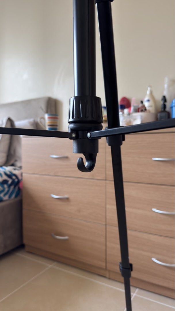 Sturdy Camera / Phone Professional tripod (Category: Other Accessories) located in Taguig. Submitted by kkatnic18 (Listing ID 1464212476, Image 2). Description: Brand new, never used, stored only - metal frame - very sturdy - extendable - w free carrying case - can attach a phone holder Loc: taguig Can ship via lalamove or grab.