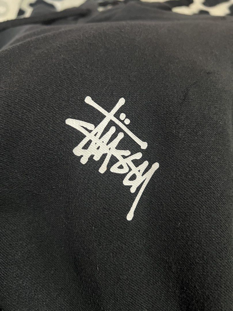 Stussy Basic Logo Hoodie (Category: Tshirts & Polo Shirts ) located in Manila. Submitted by nofuckingli (Listing ID 1464215395, Image 2). Description: Stüssy Hoodie declared authentic Length: 27.5 Width: 23 Sleeve: 26.5 Best Fit: L–XL maganda tela, very minor pinhole/lints 9/10 condition Color Rate: 9.5/10 .