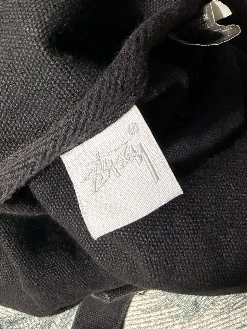 Stussy tote bag (Category: Tote Bags) located in Candelaria. Submitted by ballerthrift796 (Listing ID 1464212822, Image 3). Description: Stussy tote bag Good condition Issue dirt mark on print.