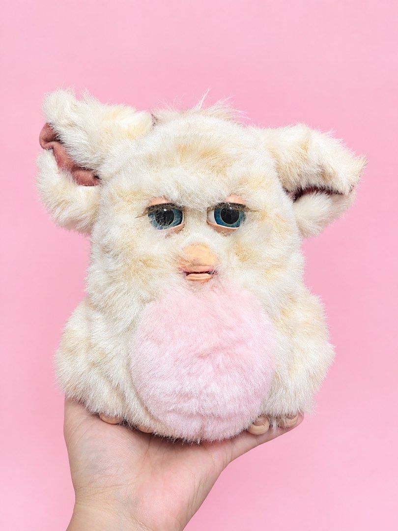 😍SUPER RARE 2005 FURBY (Category: Interactive Toys) located in Calamba. Submitted by thepinkpicksee (Listing ID 1464178451, Image 1). Description: Super Rare 2005 Furby Working Sensor, Movements ok No sound Putol 1 paa pde nyo nmn idikit ng glue Sold as is Brandnew old stock, no box kakatanggal ko lang sa karton.