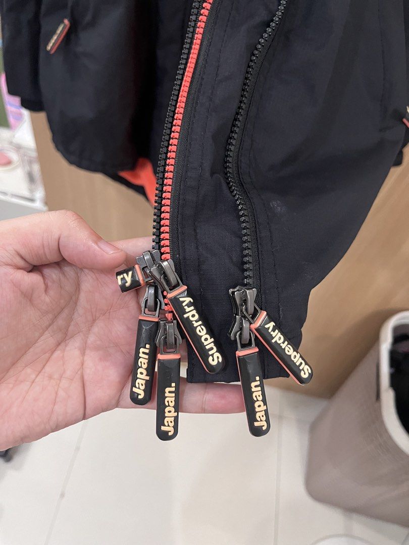 Superdry theParka (Category: Coats, Jackets and Outerwear) located in Mandaluyong City. Submitted by tatin_abad07 (Listing ID 1464302883, Image 3). Description: Superdry theParka Small on tag, 19x30 Condition: 10/10 ₱699.00.