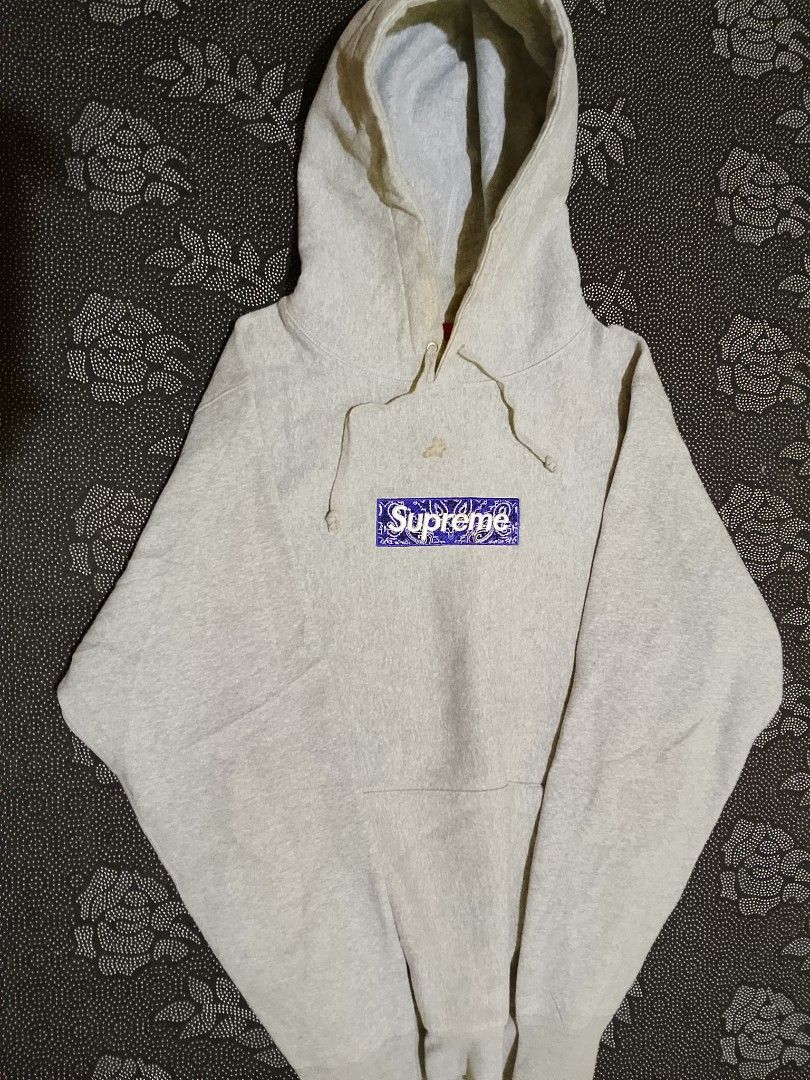 Supreme, Aape, Levi's (Category: Coats, Jackets and Outerwear) located in Baguio. Submitted by drecas (Listing ID 1464307576, Image 1). Description: Supreme Size: Large Dimes: 29x21 Issue: Stains ₱650 Levi's Size: Large up to XL Dimes: 30x23 Issue: None ₱250 Aape Size: Medium Dimes:26x22 Issue: Cracked prints ₱400 Open for split/as pack Dm for tags and issues .