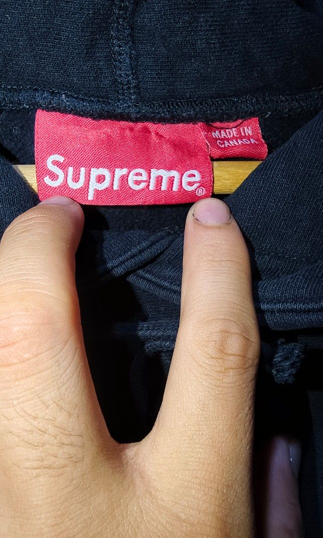 SUPREME BOGO BLACK HOODIE (Category: Luxury Apparel) located in Makati City. Submitted by updownthrift (Listing ID 1464326490, Image 3). Description: NO ISSUE NEED WASH.