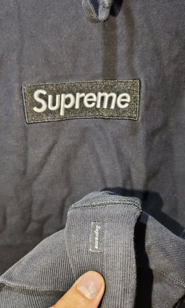 SUPREME BOGO BLACK HOODIE (Category: Luxury Apparel) located in Makati City. Submitted by updownthrift (Listing ID 1464326490, Image 2). Description: NO ISSUE NEED WASH.