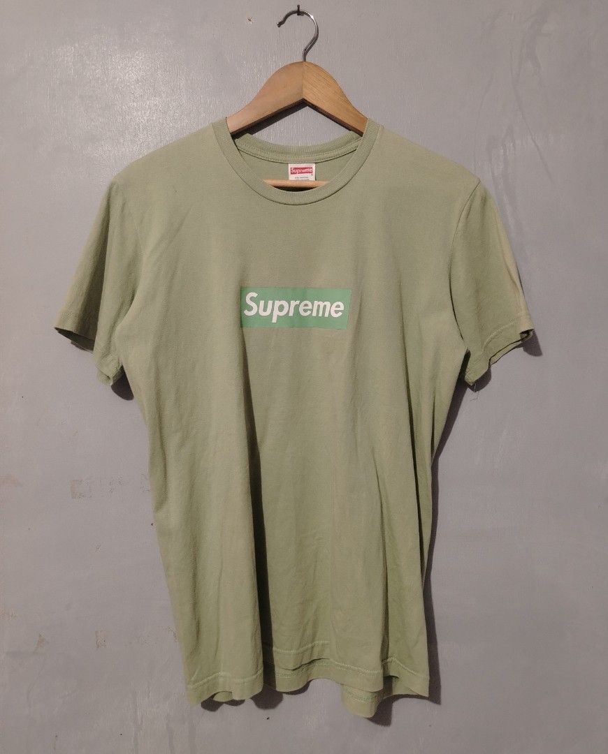 Supreme Box Logo (Category: Tshirts & Polo Shirts ) located in Bocaue. Submitted by adrianberi35876 (Listing ID 1464209033, Image 1). Description: Supreme Box Logo Width:19.4 Length:26.4 Condition:9/10 Color Rate:9/10 Issue:🚫 (need rewash) Mine:300+sf 📍 Bocaue,Bulacan.