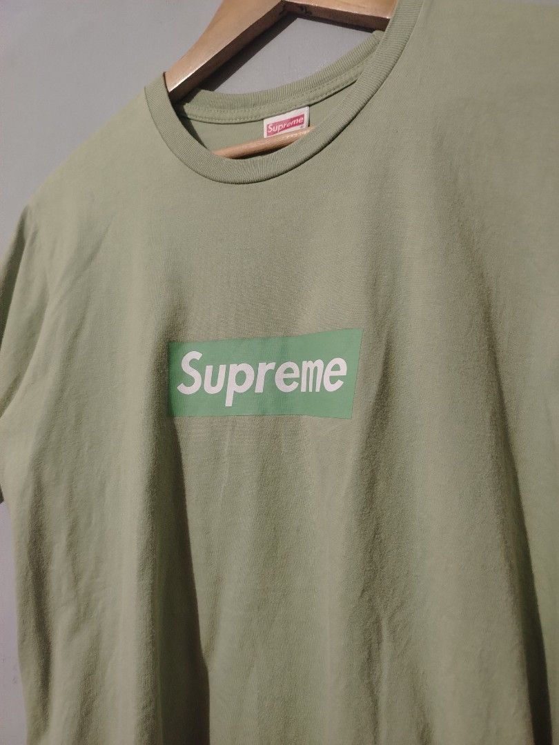 Supreme Box Logo (Category: Tshirts & Polo Shirts ) located in Bocaue. Submitted by adrianberi35876 (Listing ID 1464209033, Image 2). Description: Supreme Box Logo Width:19.4 Length:26.4 Condition:9/10 Color Rate:9/10 Issue:🚫 (need rewash) Mine:300+sf 📍 Bocaue,Bulacan.