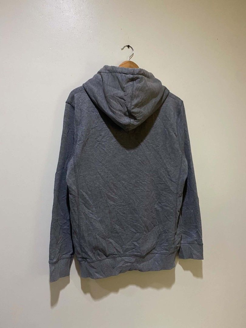 Supreme Box Logo hoodie (Category: Coats, Jackets and Outerwear) located in Nagcarlan. Submitted by livehorse.542a4e (Listing ID 1464153284, Image 2). Description: excellent condition cr:9.5/10 Dimes:28X21.5 maganda tela makapal.