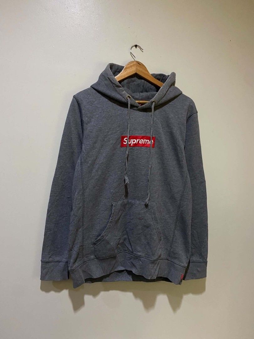 Supreme Box Logo hoodie (Category: Coats, Jackets and Outerwear) located in Nagcarlan. Submitted by livehorse.542a4e (Listing ID 1464153284, Image 1). Description: excellent condition cr:9.5/10 Dimes:28X21.5 maganda tela makapal.