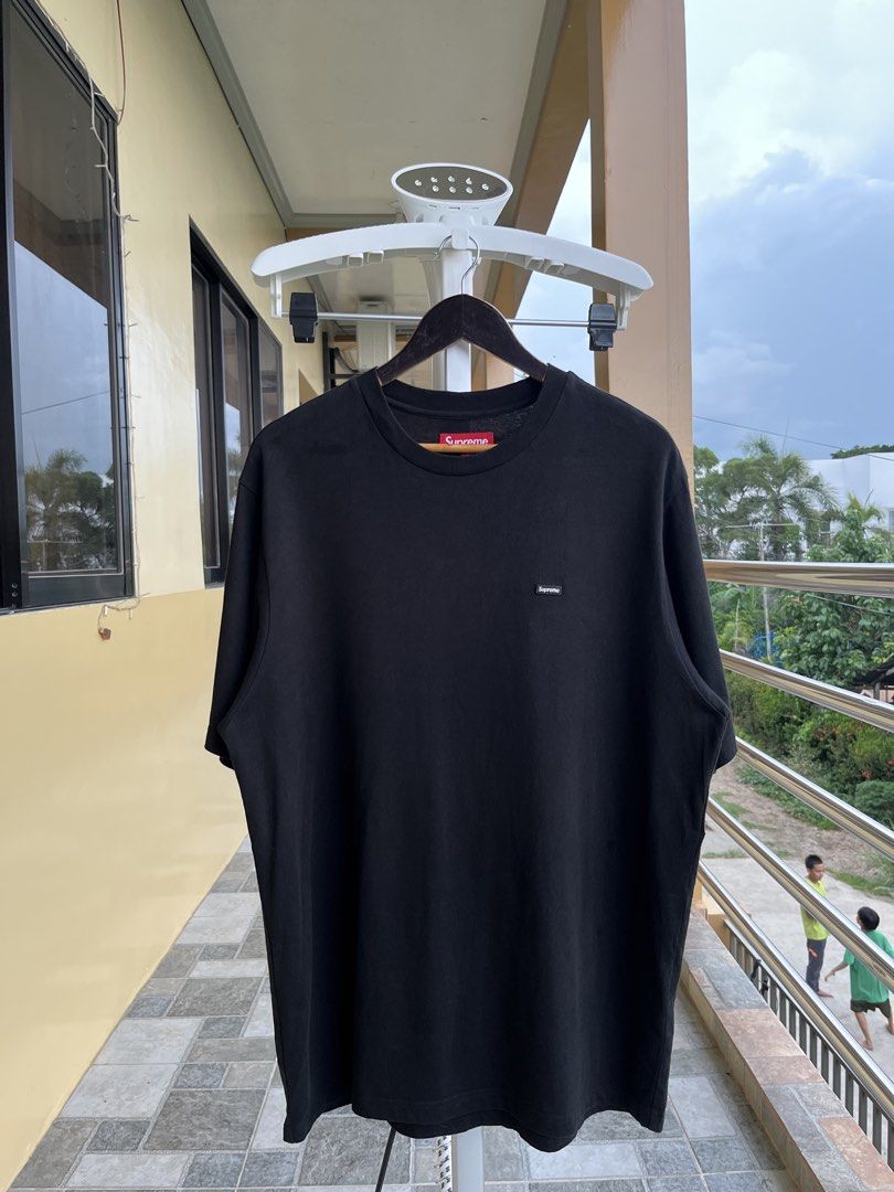 Supreme mini box logo tee (Category: Tshirts & Polo Shirts ) located in Roxas City. Submitted by anamaria12997 (Listing ID 1464275080, Image 1). Description: Size on tag: Medium Length 31 Width 23 .