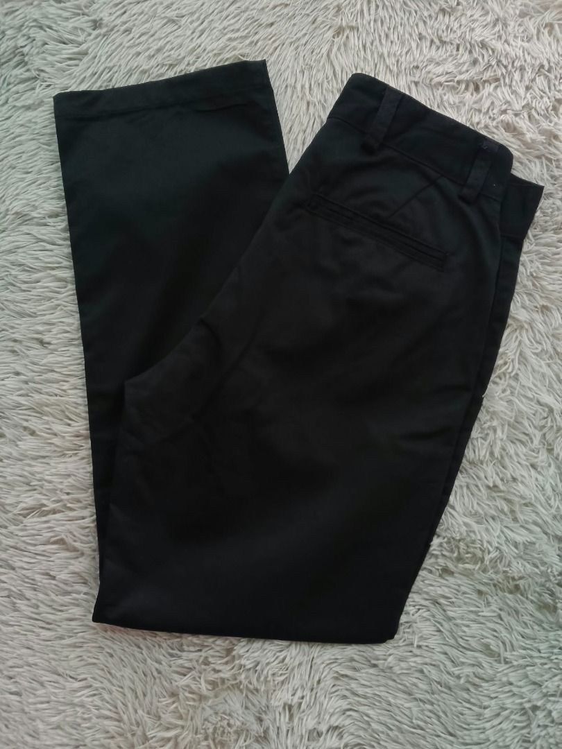 Tesla Mens 34x32 Black Cotton Polyester Work Pants (Category: Trousers) located in Pasig City. Submitted by oo7-thriftnflip-oo7 (Listing ID 1464245546, Image 3). Description: Chino Work Pants Tesla Official Employee Uniform Flat-front (para kang nka Dickies) Condition: Excellent/Pristine Color Rate: 9.5/10 Size on Tag: 34" Length: 43.5" Leg Opening: 9" No Issue Price: ₱950 +shipping fee.