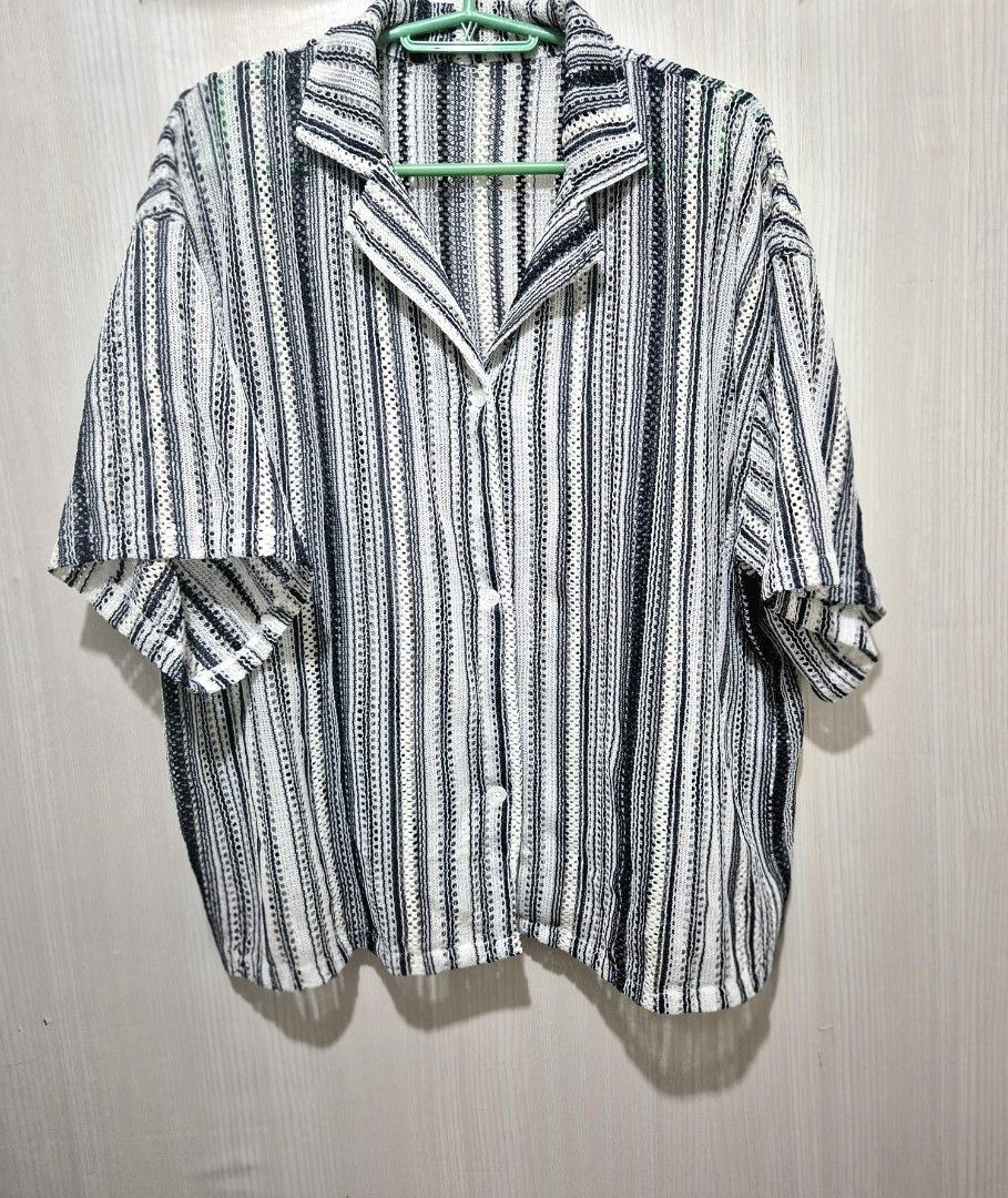 Textured Open-Weave Button-Up Topper (Category: Longsleeves) located in San Mateo. Submitted by sellbypelle (Listing ID 1464248402, Image 2). Description: Thifted🌸 W: 24 inch (48 bust) L : 25 inch Issue : None 📍 Location: Rizal 📦 + sf via J&T only ⏳ No rush shipping 💡 Actual color may vary slightly due to lighting and screen settings..