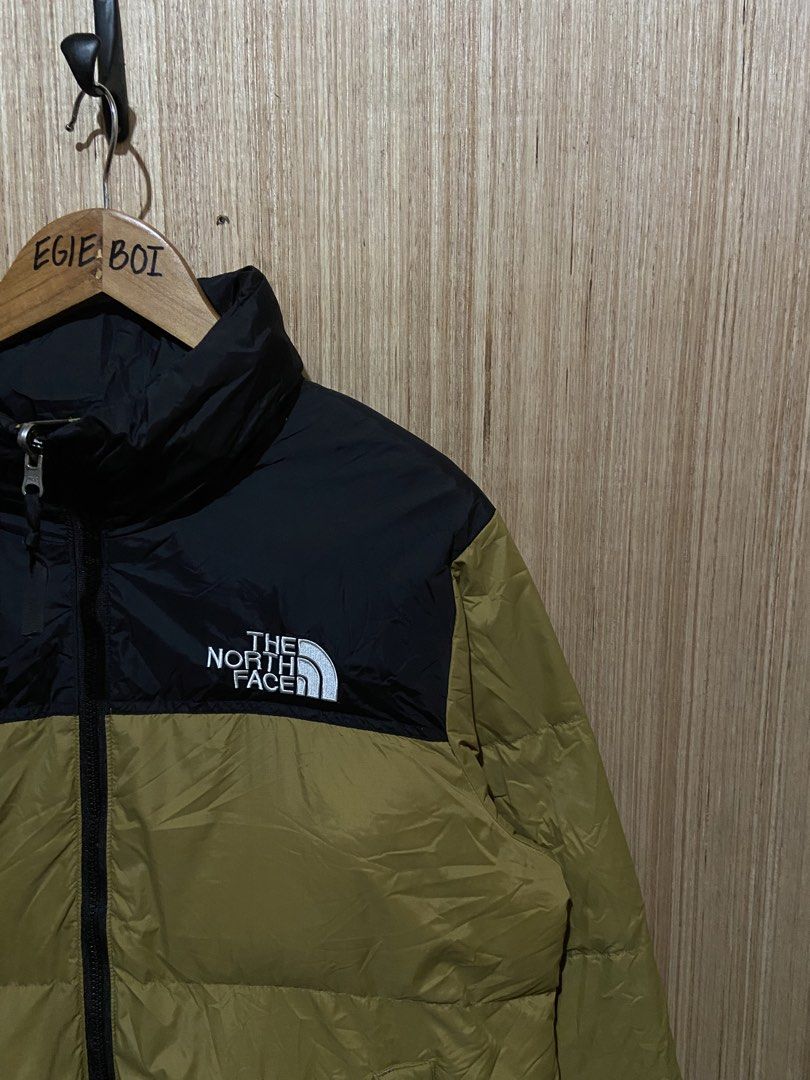 THE NORTH FACE❗️1996 RETRO NUPTSE JACKET (PACKABLE) (Category: Coats, Jackets and Outerwear) located in Rizal. Submitted by egieboi (Listing ID 1464266612, Image 2). Description: THE NORTH FACE❗️1996 RETRO NUPTSE JACKET (PACKABLE) Issue: None Condition: Excellent as new! Color rate: 10/10 (BAGONG BAGO!) Size: Medium fittings Length x Width: 25x22 See pictures for details👇 Mine: 5500 PHP +Shipping fee.