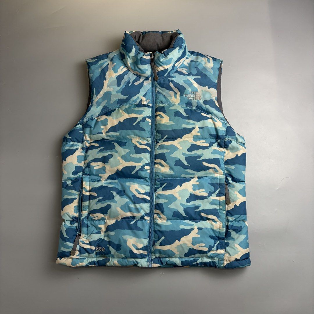 THE NORTH FACE (Category: Vests) located in Taguig. Submitted by the_rare_edit (Listing ID 1464208174, Image 1). Description: DIMENSIONS: 23x26 ISSUE: need wash COLOR RATE: 9.8/10 CONDITION: Excellent condition .