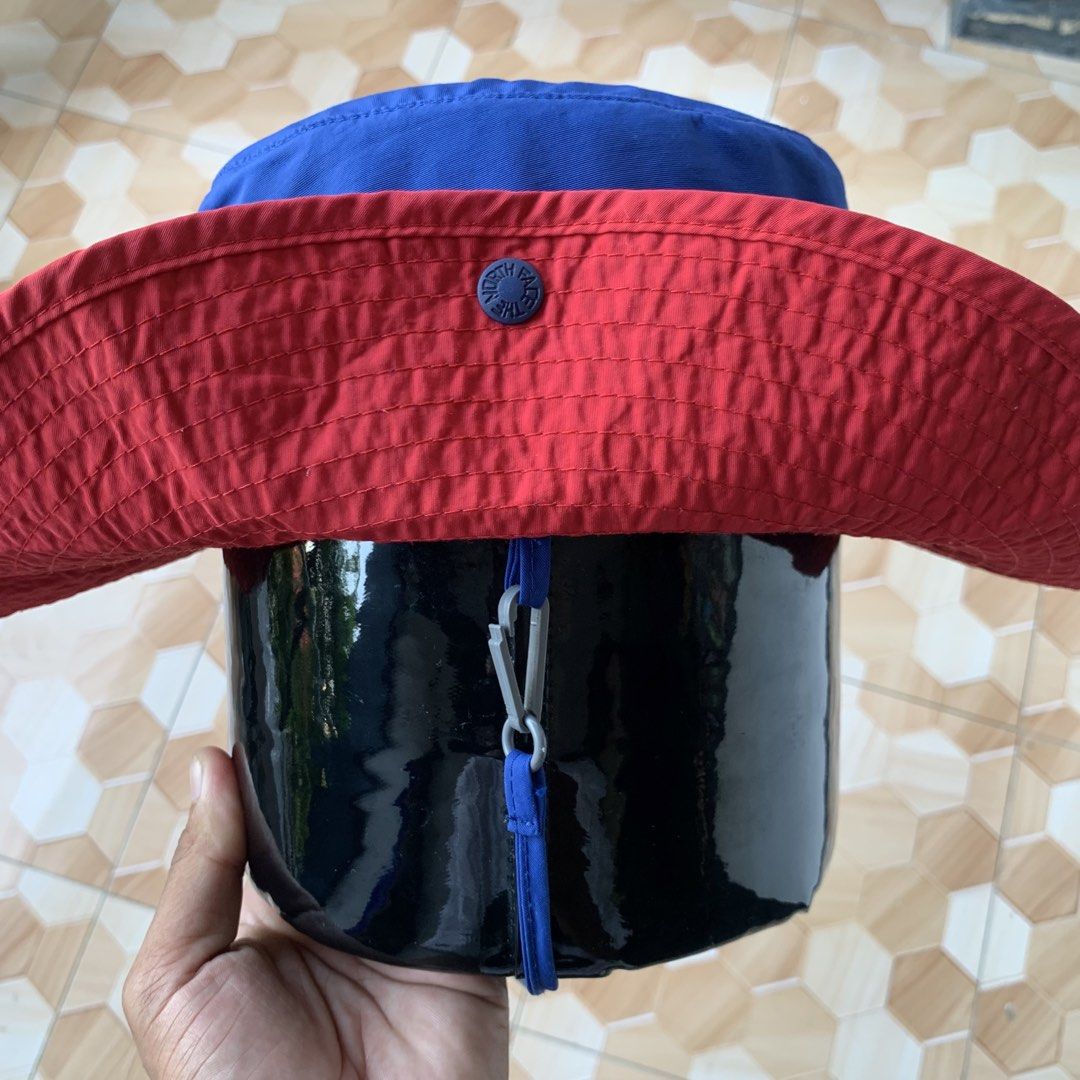 The North Face Bucket Hat❗️ (Category: Caps & Hats) located in Cebu City. Submitted by darrylopon12219 (Listing ID 1464350776, Image 3). Description: Orig💯 As New Condition No Issue Size Medium Color Rate:9.9/10 -Need Wash 📍 CONSOLACION, CEBU ‎🚚 ship via J&T ‎DM NOW📩.