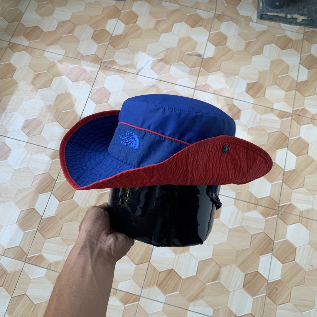 The North Face Bucket Hat❗️ (Category: Caps & Hats) located in Cebu City. Submitted by darrylopon12219 (Listing ID 1464350776, Image 2). Description: Orig💯 As New Condition No Issue Size Medium Color Rate:9.9/10 -Need Wash 📍 CONSOLACION, CEBU ‎🚚 ship via J&T ‎DM NOW📩.