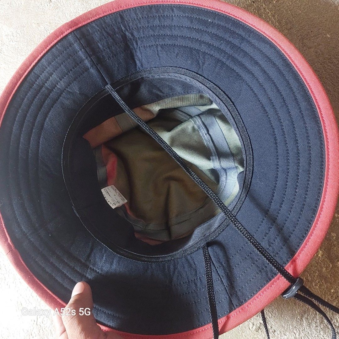 The North Face Gore-Tex Bucket Hat (Category: Caps & Hats) located in Manila. Submitted by hildafonac13322 (Listing ID 1464168309, Image 3). Description: - The North Face Bucket Hat - Waterproof Gore-Tex material - Adjustable drawstring for a perfect fit - Size: S - Ideal for outdoor activities - Reason for selling: Not my style anymore - Feel free to ask questions!.