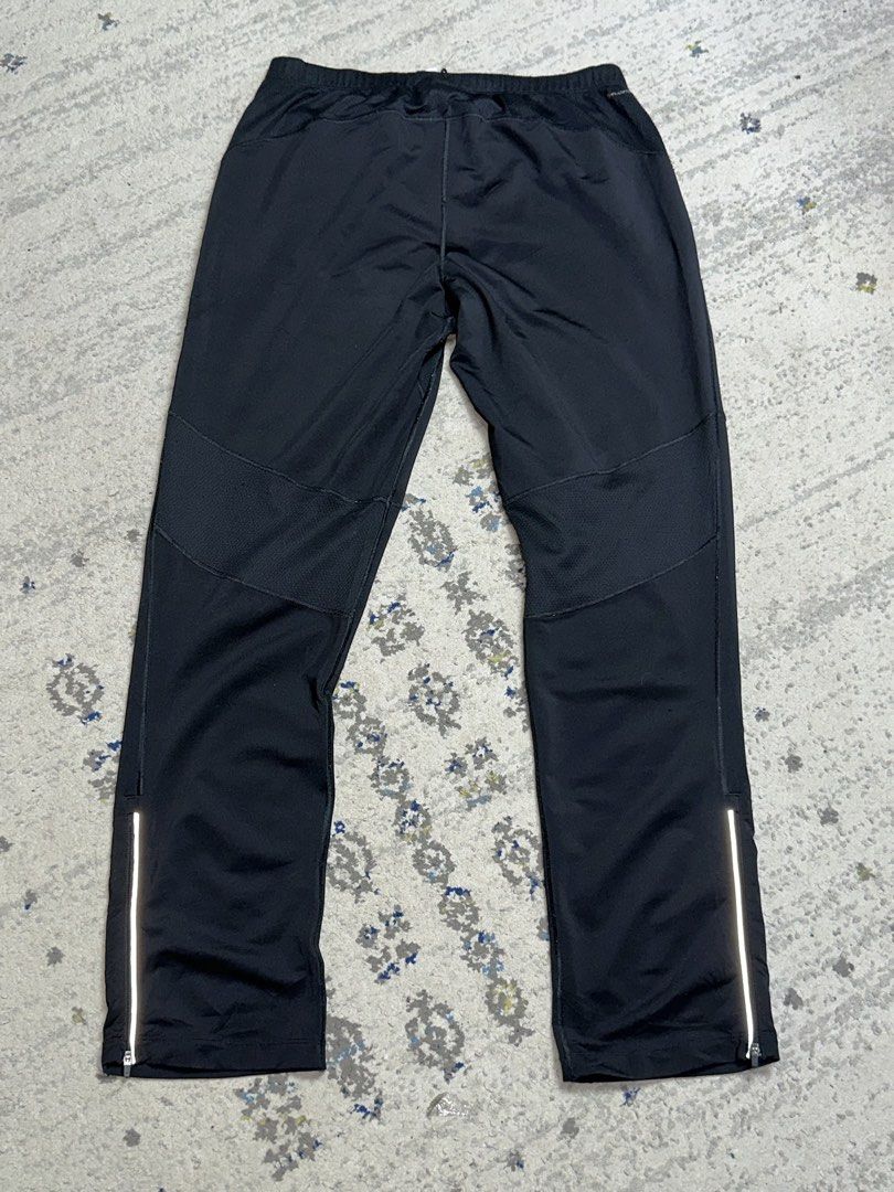 The North Face Jogger Pants (Category: Joggers) located in Daet. Submitted by thrifthings2018 (Listing ID 1464230443, Image 3). Description: - The North Face jogger pants - Elastic waistband with drawstring - Two zippered side pockets - Zippers at the ankle for adjustable fit - Ideal for workouts or casual wear - Waistline: 32-38 inches - Length: 41 inches.