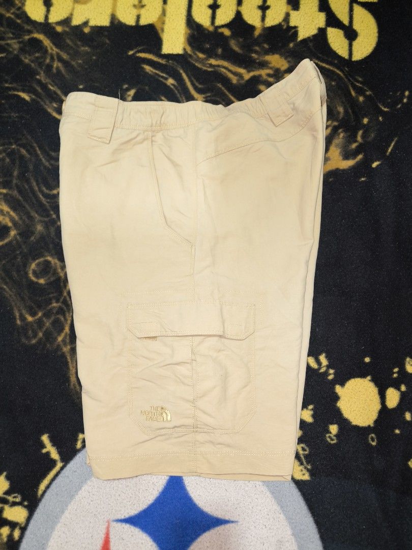 The North Face Men's Cargo Short (Category: Shorts) located in Manila. Submitted by fljaoti27 (Listing ID 1464260452, Image 2). Description: TNF Cargo short Small on tag best fit Medium.