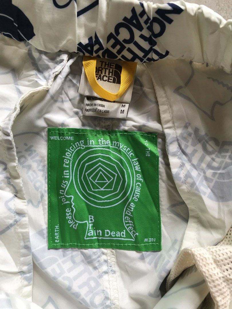 The North Face x Brain Dead Shorts Size M (Category: Shorts) located in Banga. Submitted by jorguarino (Listing ID 1464147731, Image 3). Description: - The North Face x Brain Dead collaboration shorts - Size: Medium (M) - All-over print featuring The North Face and Brain Dead logos - Elastic waistband with adjustable drawstring - Internal mesh lining for comfort - Made in China - Ideal for casual wear, streetwear, or athletic activities.