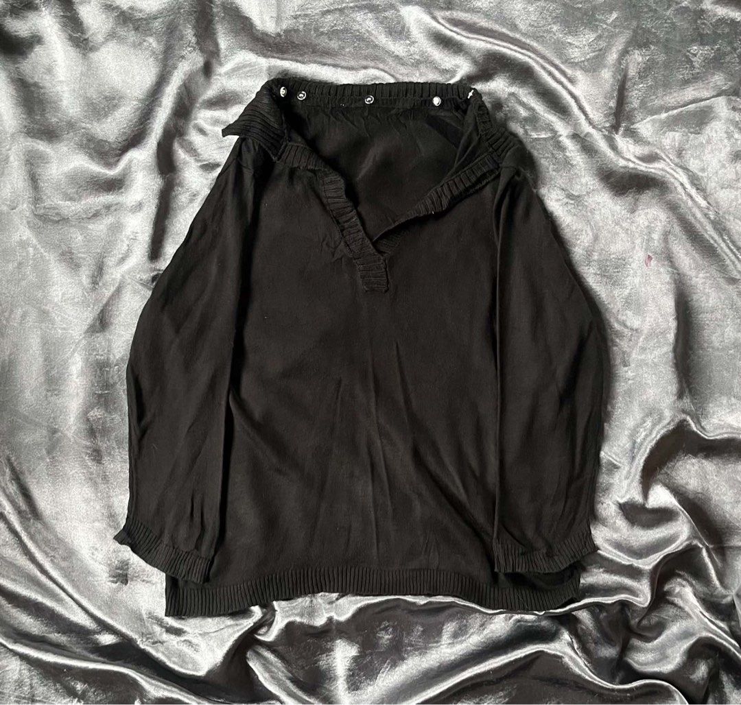 THEORIA Striped Collar Sweater (Category: Coats, Jackets and Outerwear) located in General Trias. Submitted by kevinthriftshop (Listing ID 1464290870, Image 2). Description: - Black sweater with a stylish layered look - White pinstripe collar with button-up detail - Long sleeves - Perfect for smart casual outfits - Inner Detachable.