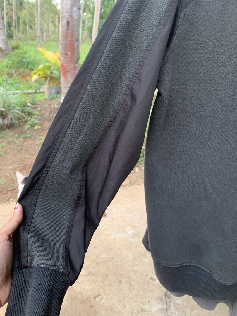 Thrift item (Category: Coats, Jackets and Outerwear) located in Salug. Submitted by nasramos (Listing ID 1464235316, Image 3). Description: Goods padin with washtags and tag pa .