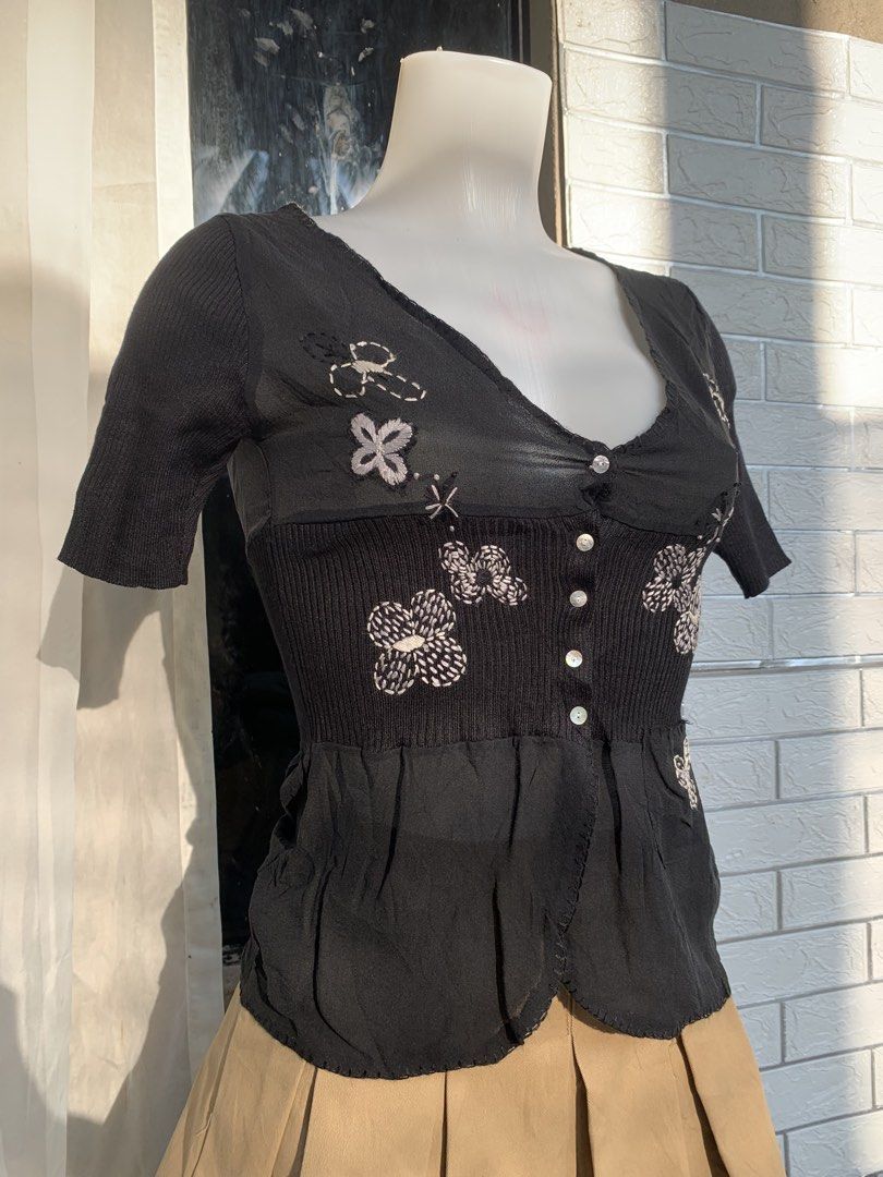 Thrift items (Category: Blouses) located in Salug. Submitted by nasramos (Listing ID 1464236510, Image 2). Description: .