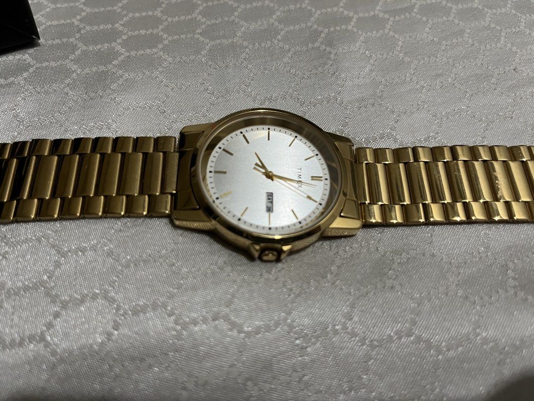 Timex Gold Watch for Men (Category: Men's Watches) located in Quezon City. Submitted by yan.declutter (Listing ID 1464259046, Image 2). Description: - Original Timex - Gold stainless steel strap - White dial with Day-Date display - In good condition - Elegant & classy (pang-formal / pang-daily) - easy to adjust yung strap - used less than a month pa lang RFS: Change of mind; may nagustuhang iba .