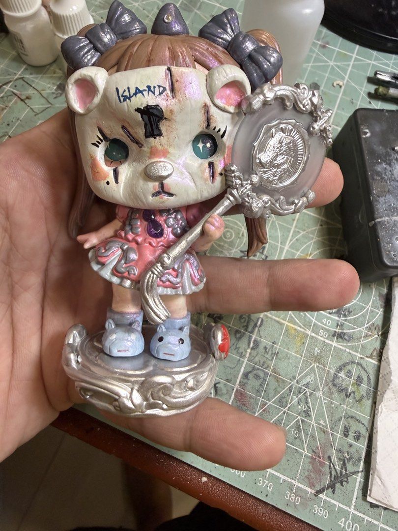 TINYTINY .TRACE (Category: Toy Figures) located in Singapore. Submitted by mr_black313 (Listing ID 1464277419, Image 5). Description: customize of tinytiny ， idea from tinytiny TRACE by BLACKMILK STORE - MAGNET aatached mask -weathering effect -shining surface coating .
