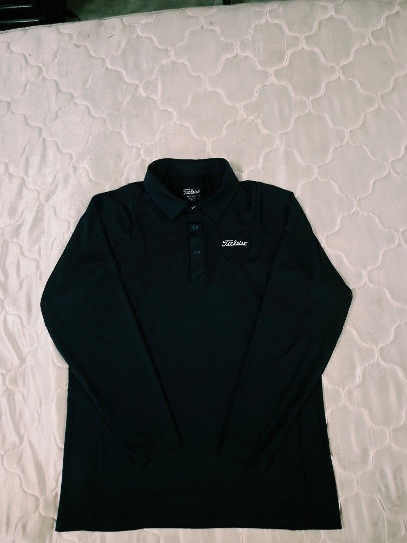 TITLEIST GOLF SWEATER (Category: Activewear) located in Antipolo. Submitted by goldentiger-ac44 (Listing ID 1464140140, Image 1). Description: TITLEIST SWEATSHIRT LONGSLEEVE SIZE MEDIUM EXCELLENT CONDITION STRETCHABLE MATERIALS PRICE 800 ANTIPOLO CITY LOCATION.