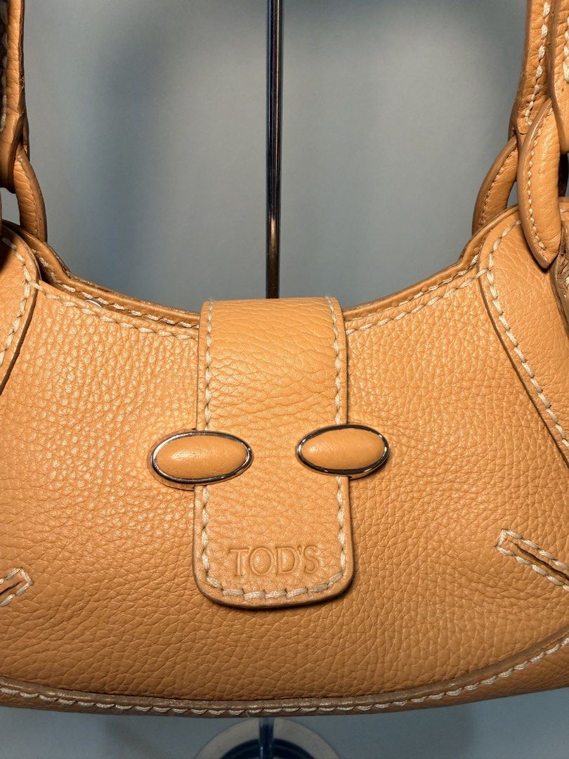 Tod’s authentic pebbled shoulder bag (Category: Luxury Bags & Wallets) located in Muntinlupa City. Submitted by atelier.archive (Listing ID 1464194208, Image 2). Description: - guaranteed authentic - money back if proven fake - can send more photos upon requests for sure buyers -no refunds/exchange - no bogus buyers - lowball offers will NOT be entertained .