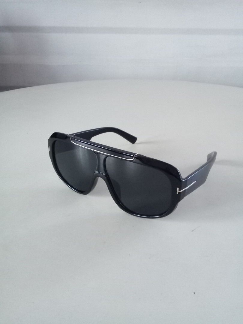 Tom Ford Rellen black shield sunglasses (Category: Sunglasses & Eyewear) located in Makati City. Submitted by pinkeealvarez (Listing ID 1464348884, Image 1). Description: .