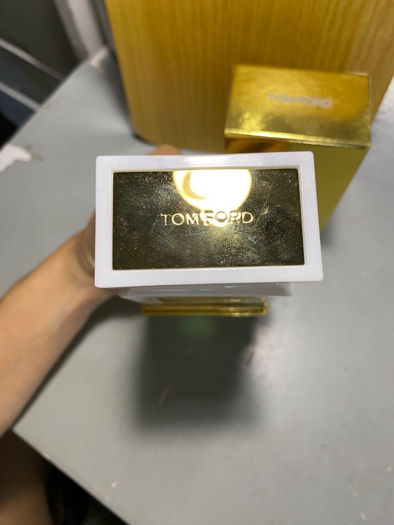 Tom Ford Soleil Blanc EDP (Category: Fragrance & Deodorants) located in Quezon City. Submitted by clementin_e (Listing ID 1464269984, Image 3). Description: - US tester, oil based. Smells just like the OG - Features a stylish white casing - Elegant gold accents on the label - Includes original gold box - Selling as is. Just few sprays missing.