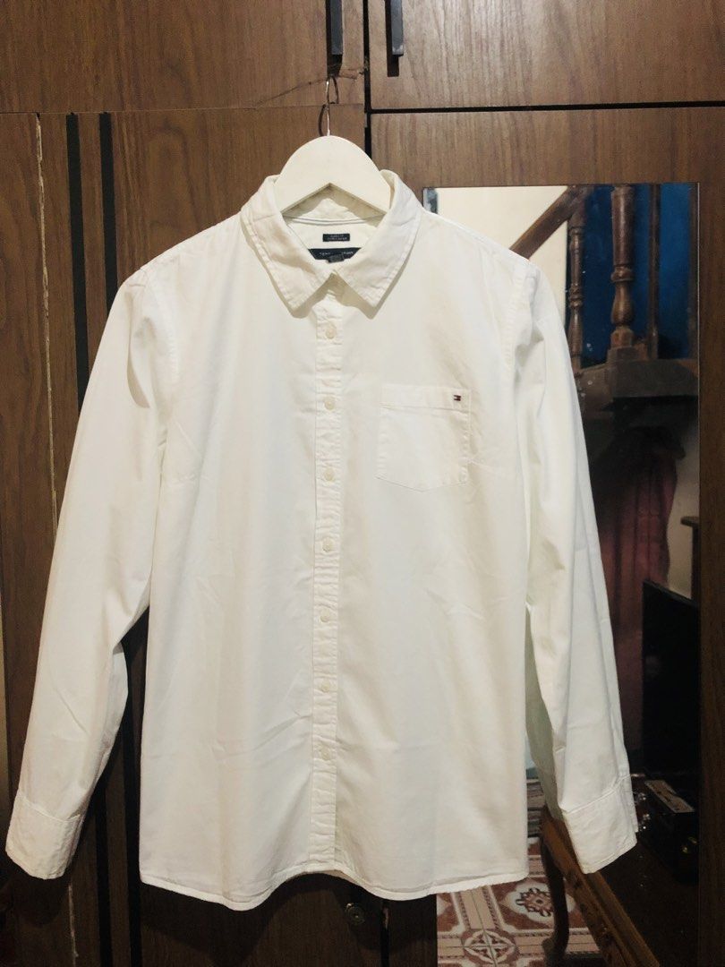 Tommy Hilfiger (Category: Formal Shirts) located in Tumauini. Submitted by joshtan08182876 (Listing ID 1464174568, Image 1). Description: Dimes 21x27 Color rate 10/10 Complete tags✅ Crispy condition.