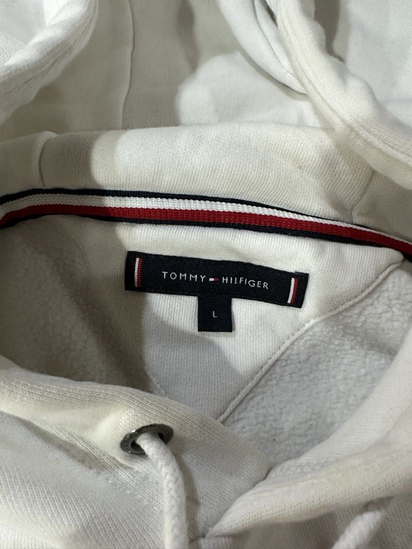 Tommy Hilfiger Hoodie (Category: Hoodies) located in Butuan. Submitted by BytheriverClothing (Listing ID 1464240592, Image 2). Description: No issues Color 9/10 Thick cotton material L27 W22.